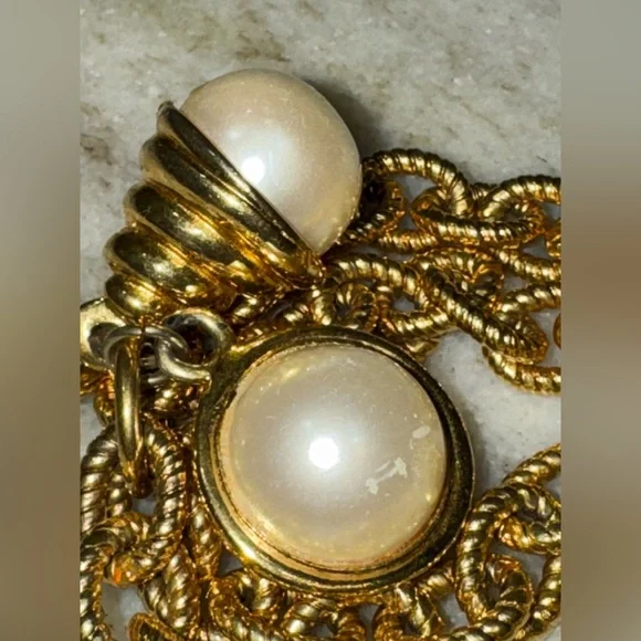 Vintage Chunky Gold Tone Faux Pearl Charm Dangle bracelet - Picture 2 of 12